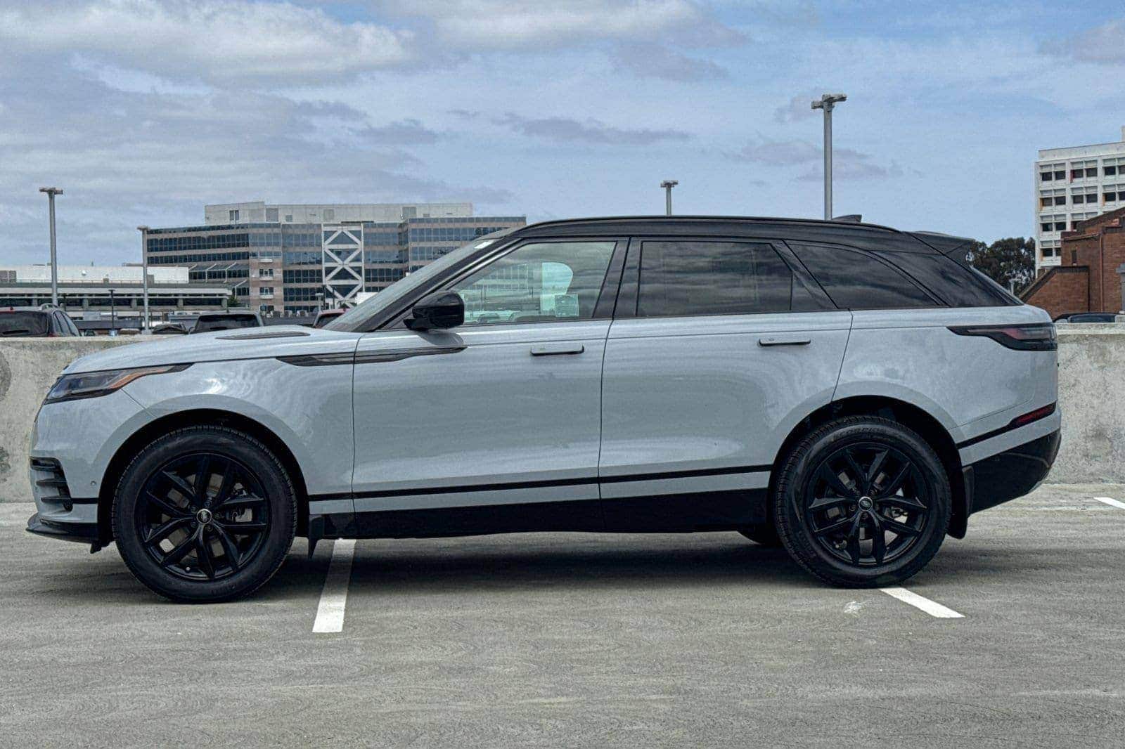 2026 Land Rover Range Rover Velar SE photo 2