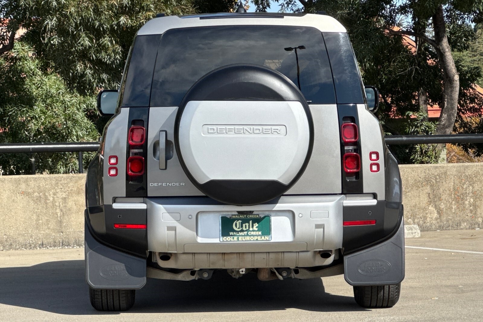 2024 Land Rover Defender 110 S photo 4