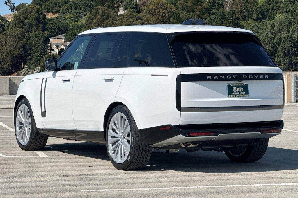 New 2025 Land Rover Range Rover SE SUV