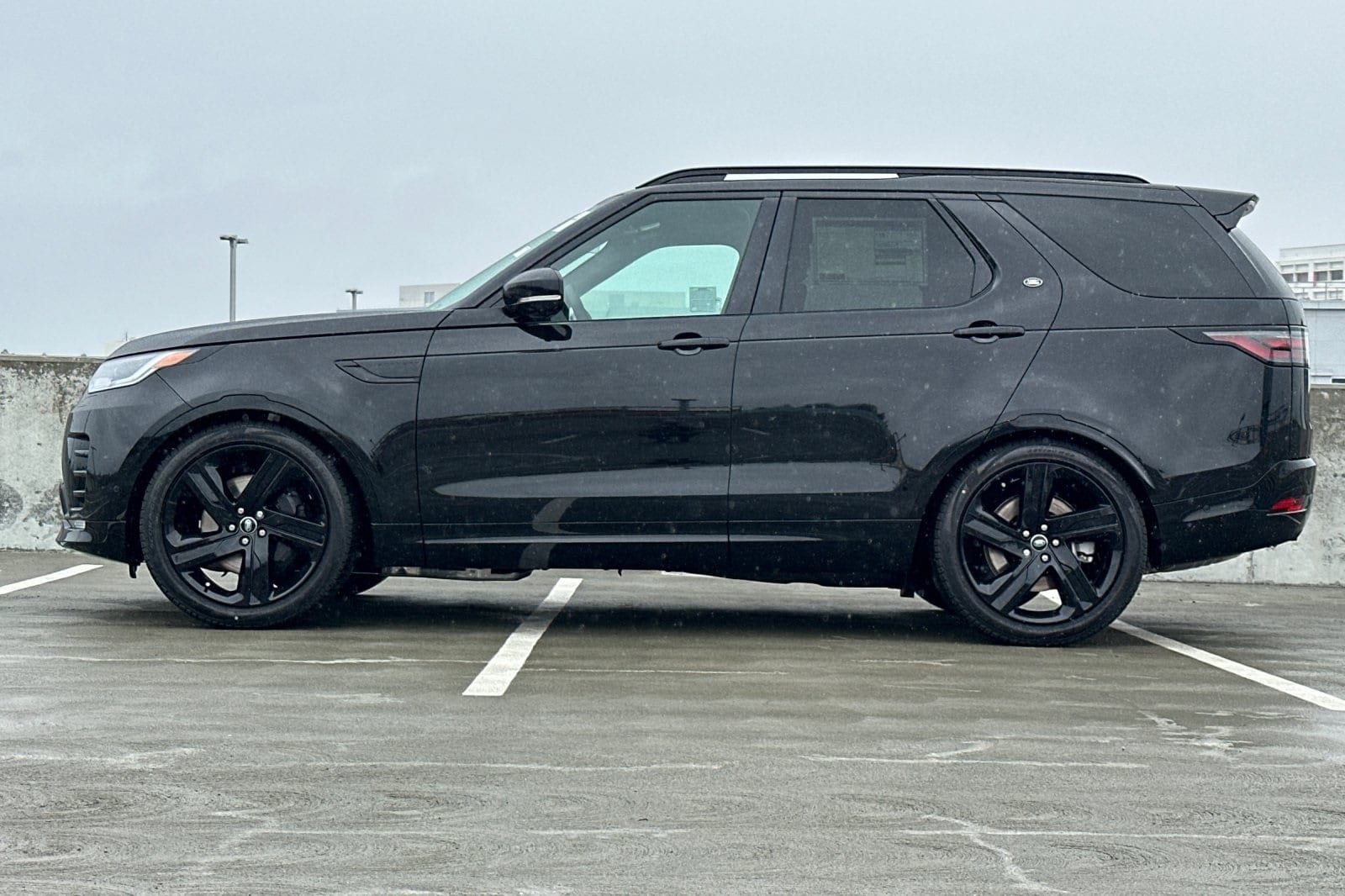 2025 Land Rover Discovery SE photo 2