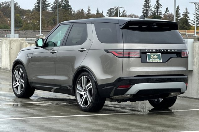 2025 Land Rover Discovery Metropolitan Edition photo 3