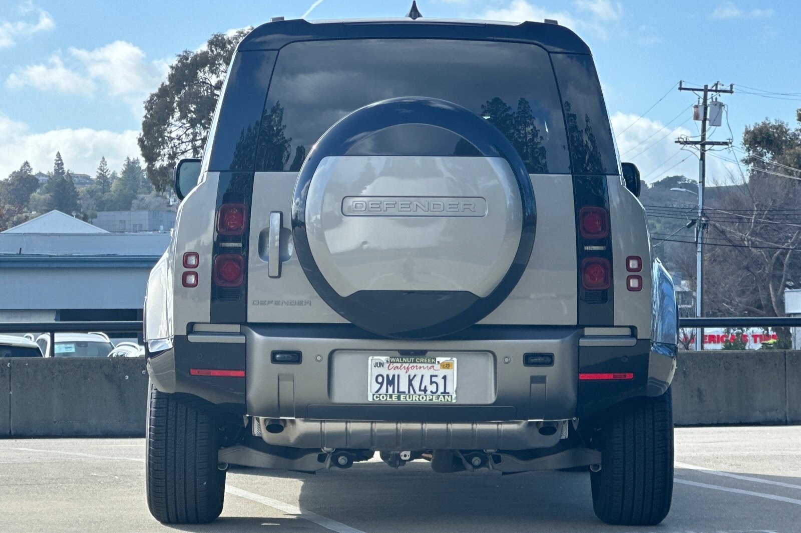 2024 Land Rover Defender X-Dynamic SE photo 4