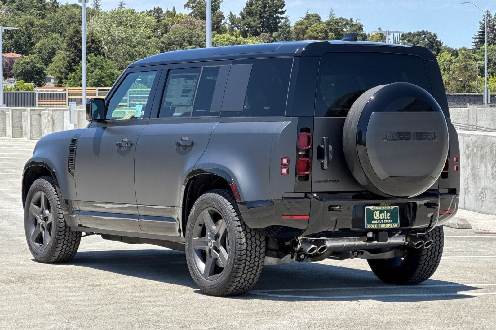 2025 Land Rover Defender 110 X-Dynamic SE photo 3