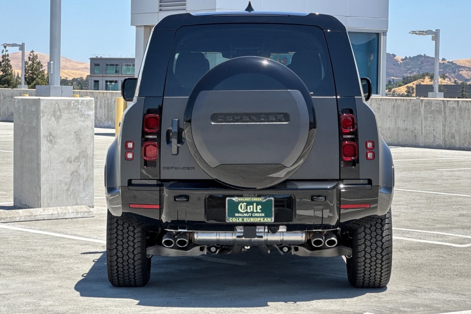 2025 Land Rover Defender 110 X-Dynamic SE photo 4