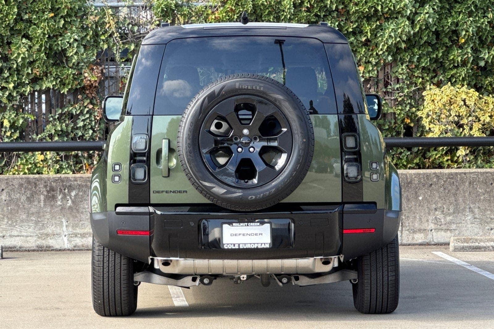 2026 Land Rover Defender 110 S photo 4