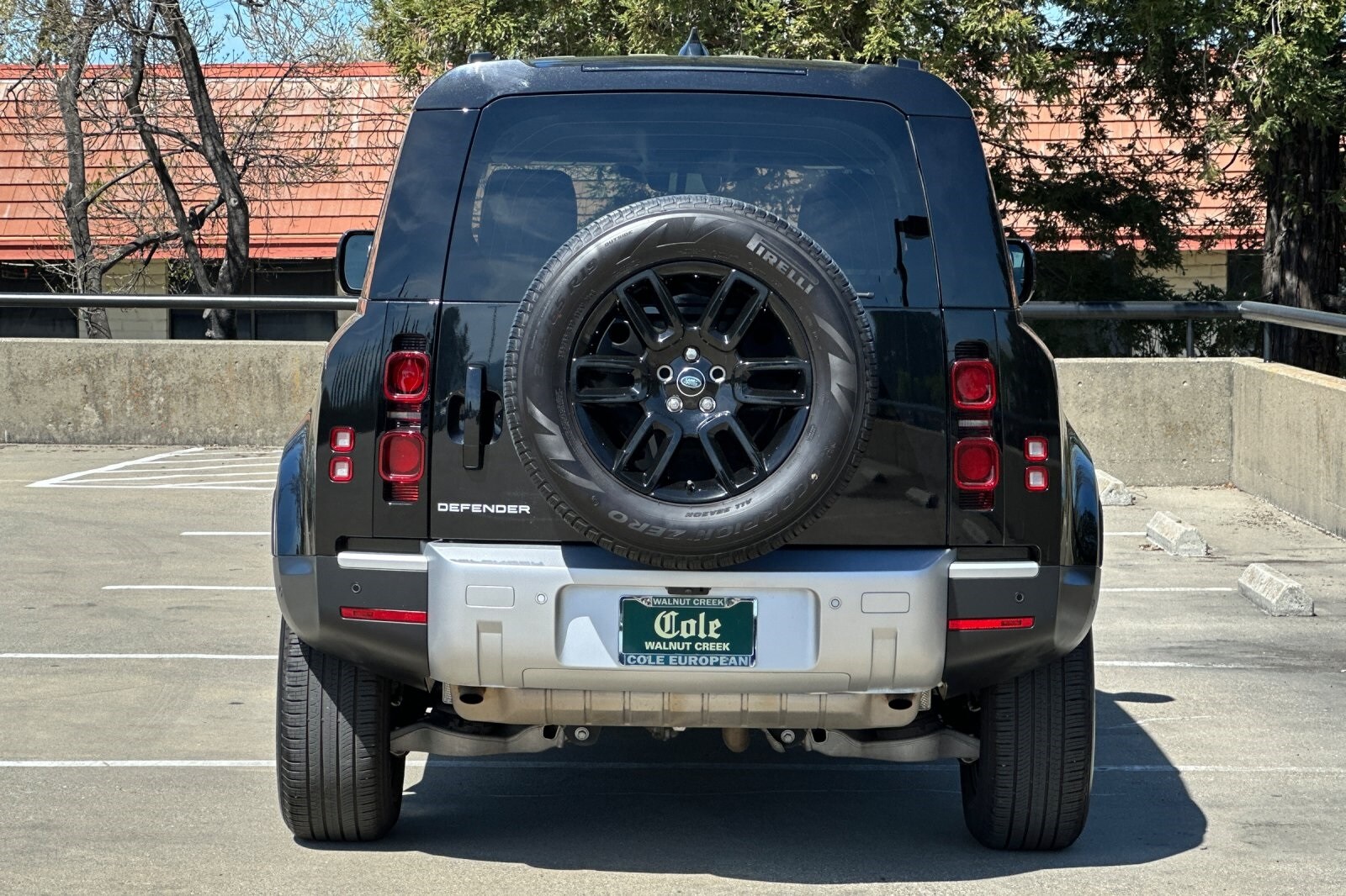 2024 Land Rover Defender 110 S photo 4