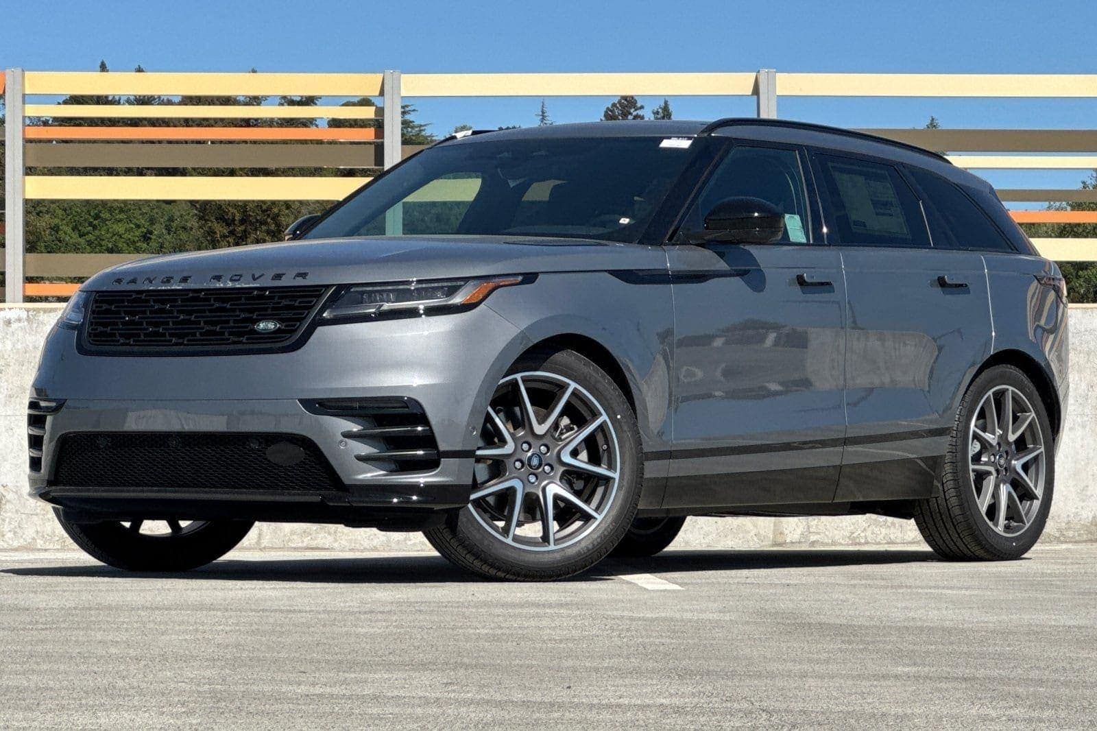 2026 Land Rover Range Rover Velar Dynamic SE