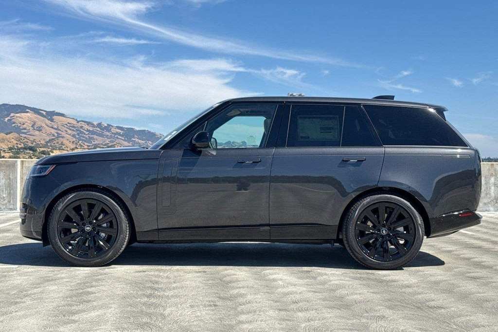 New 2025 Land Rover Range Rover SE SUV