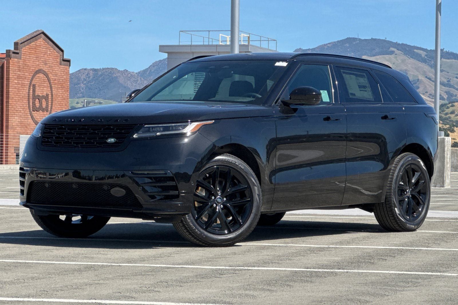 2026 Land Rover Range Rover Velar Dynamic SE