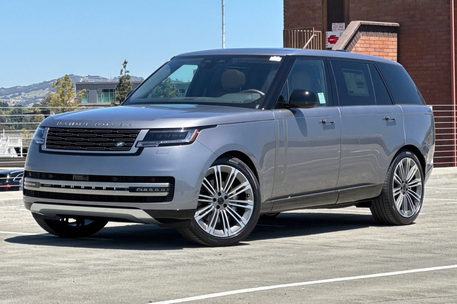 2026 Land Rover Range Rover 3.0 SE LWB 7's photo