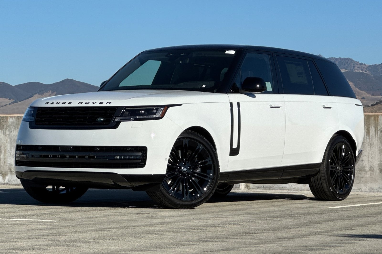2025 Land Rover Range Rover SE's photo