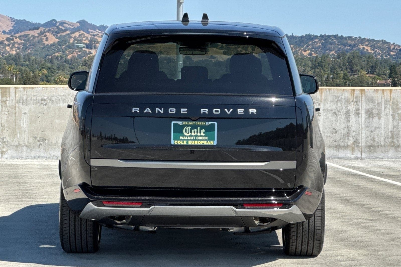 2025 Land Rover Range Rover SE photo 4