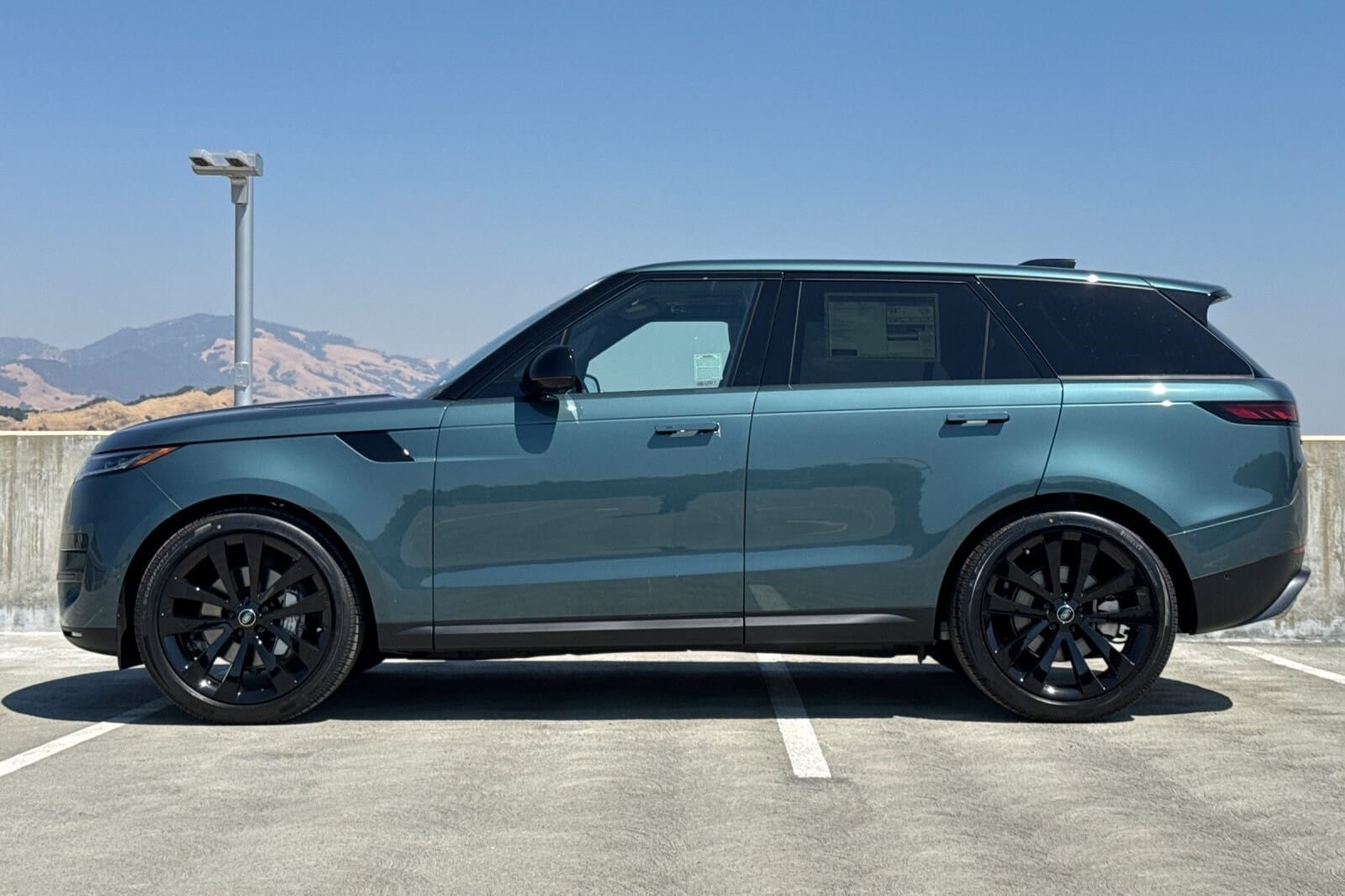 2025 Land Rover Range Rover Sport SE photo 2