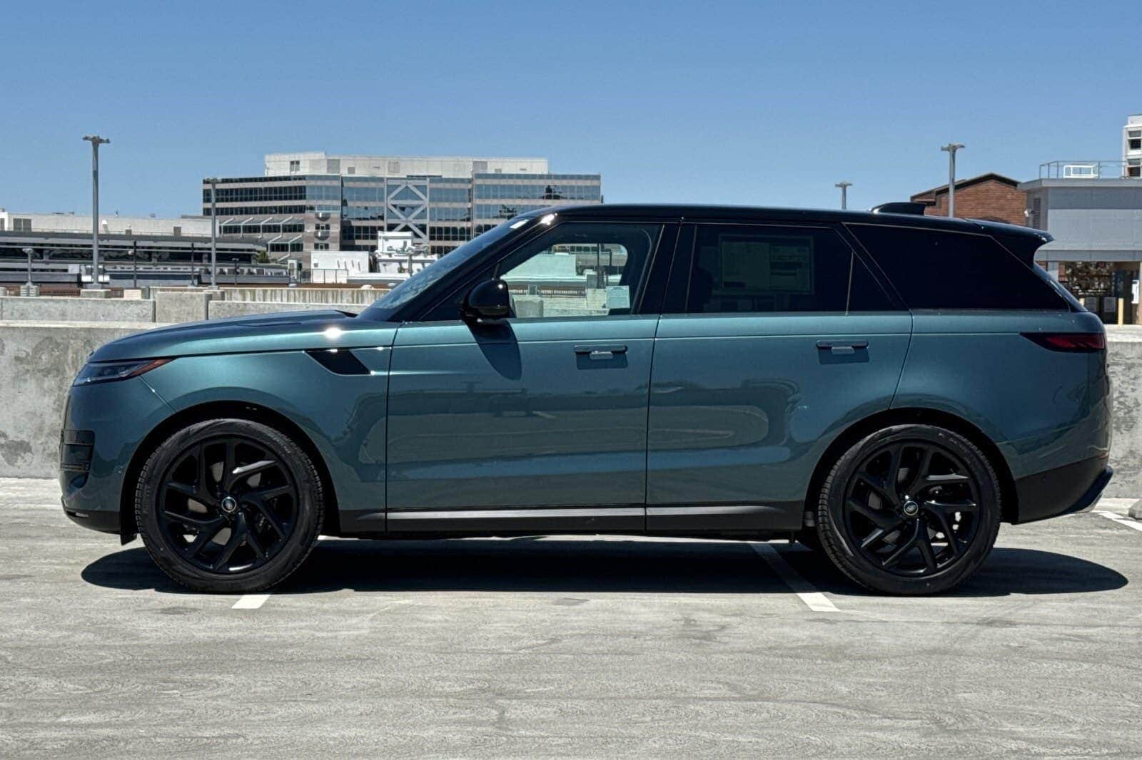 2025 Land Rover Range Rover Sport SE photo 2