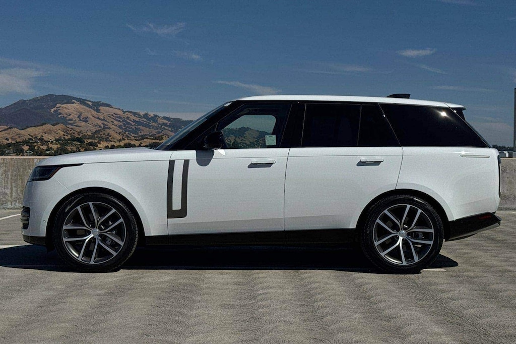 New 2025 Land Rover Range Rover SE SUV