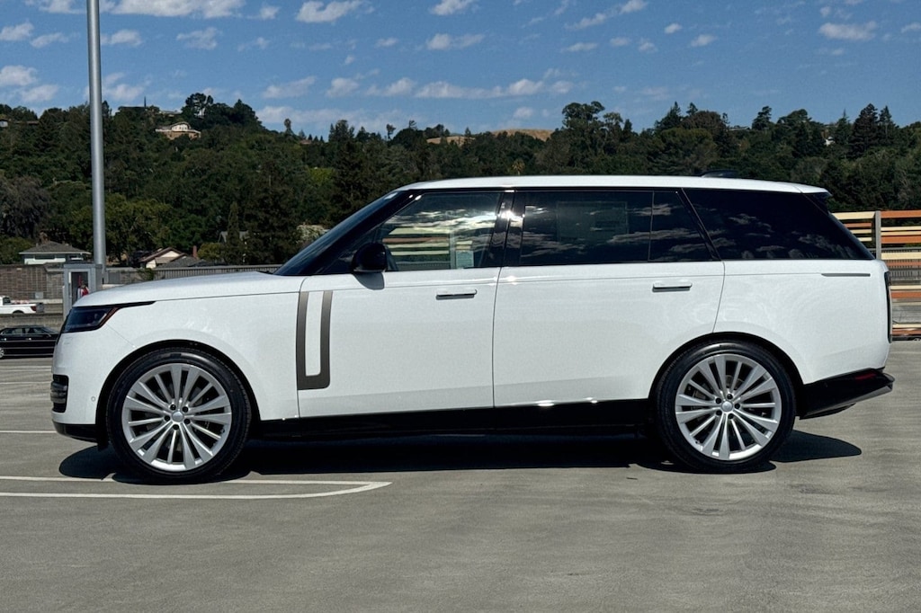 New 2025 Land Rover Range Rover SE SUV