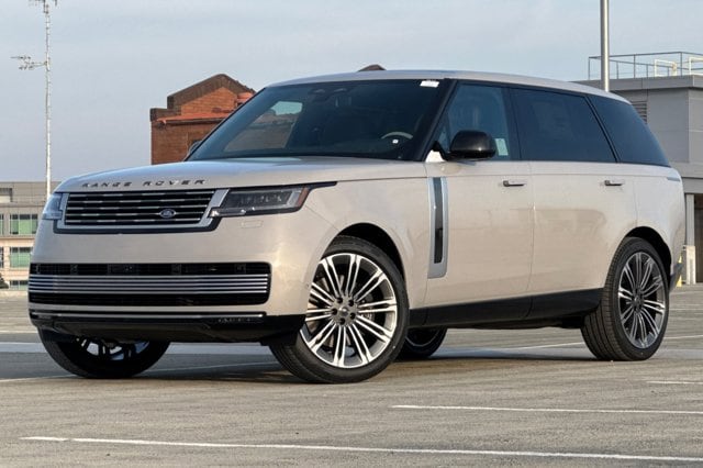 2025 Land Rover Range Rover SV's photo