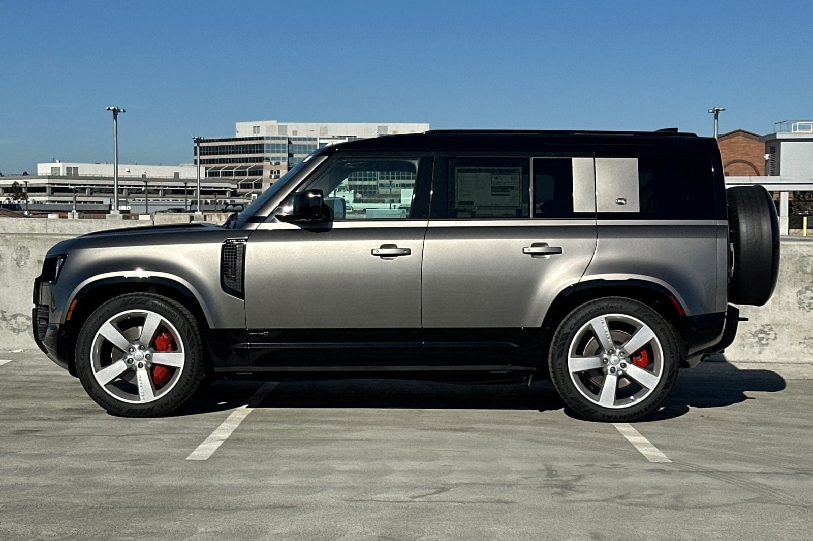 2024 Land Rover Defender 110 X photo 2