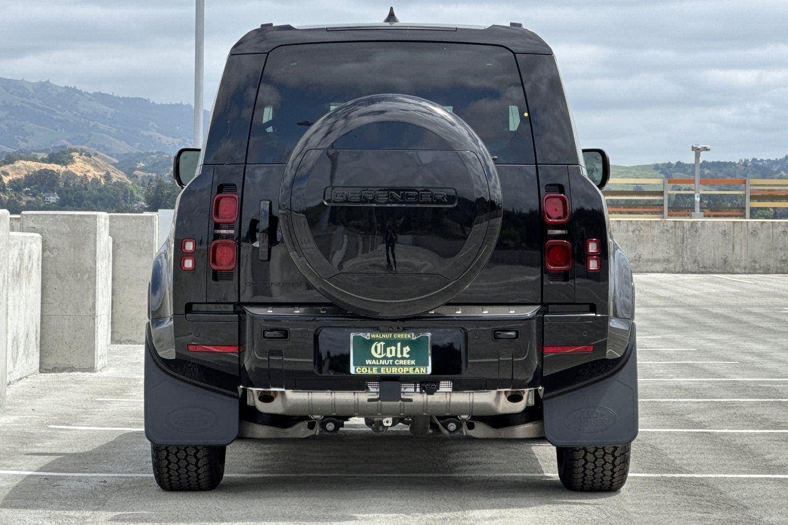 2025 Land Rover Defender 90 X-Dynamic SE photo 4
