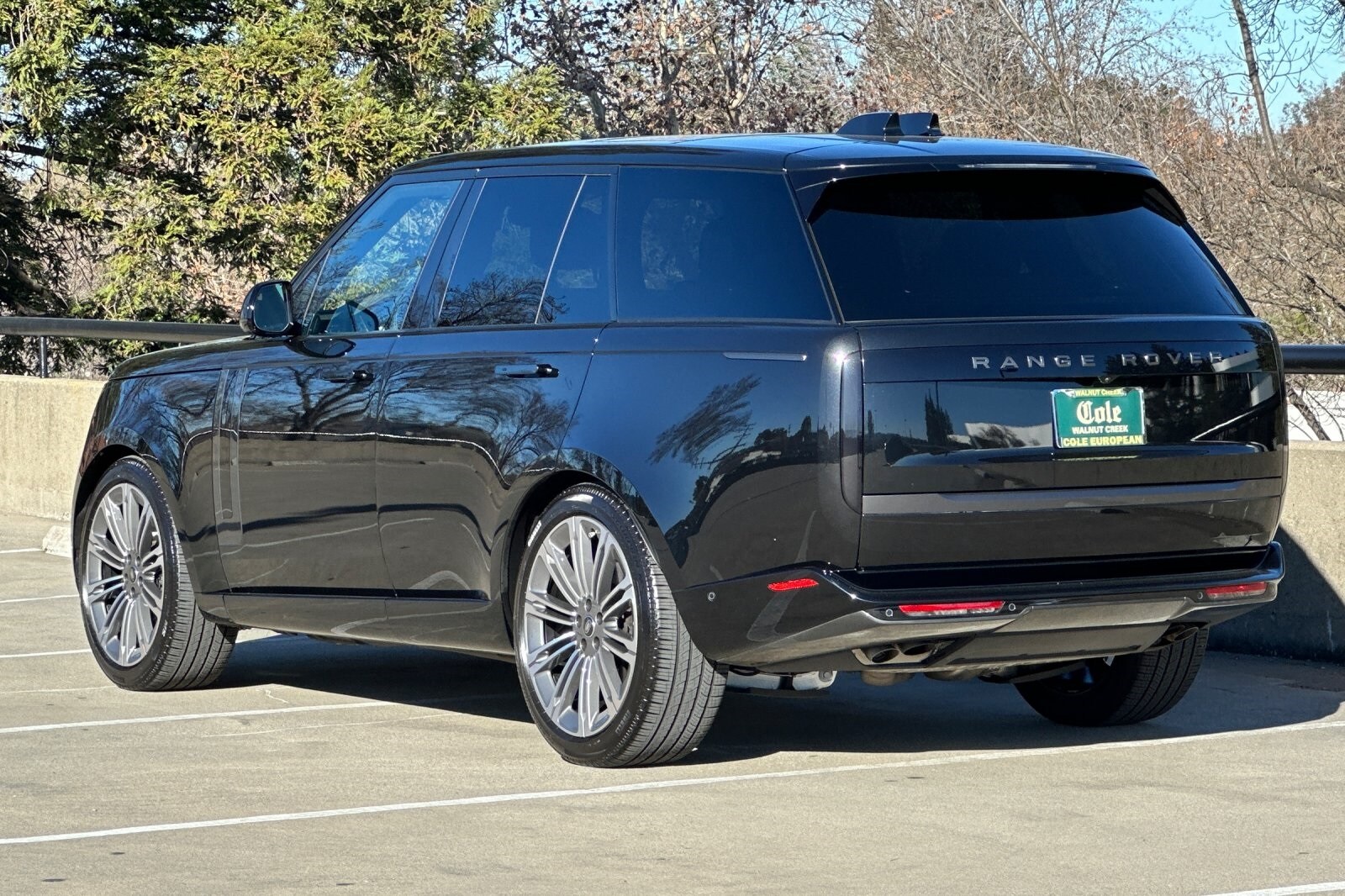 2025 Land Rover Range Rover SE photo 3
