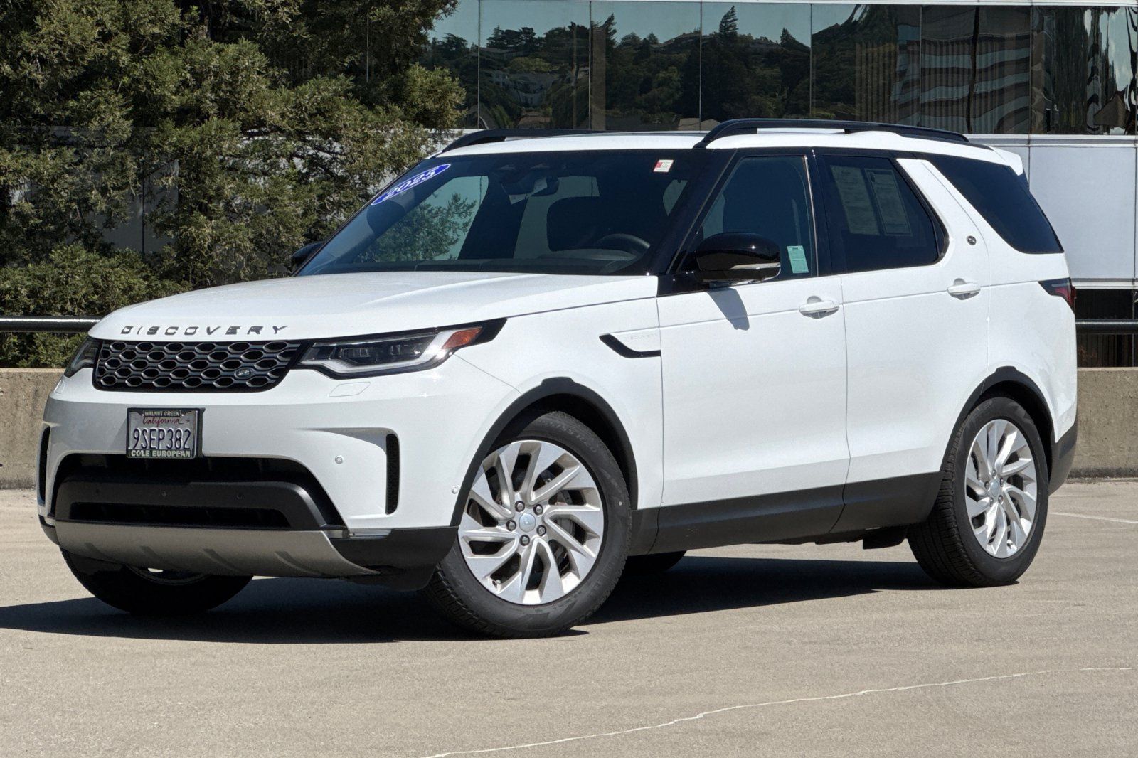 2025 Land Rover Discovery P300 S's photo