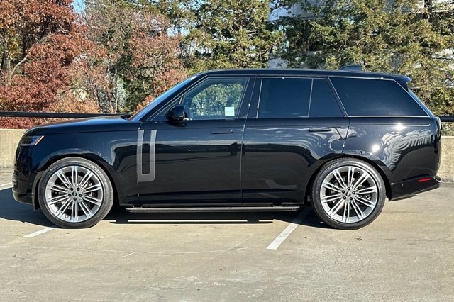 2025 Land Rover Range Rover SE photo 2