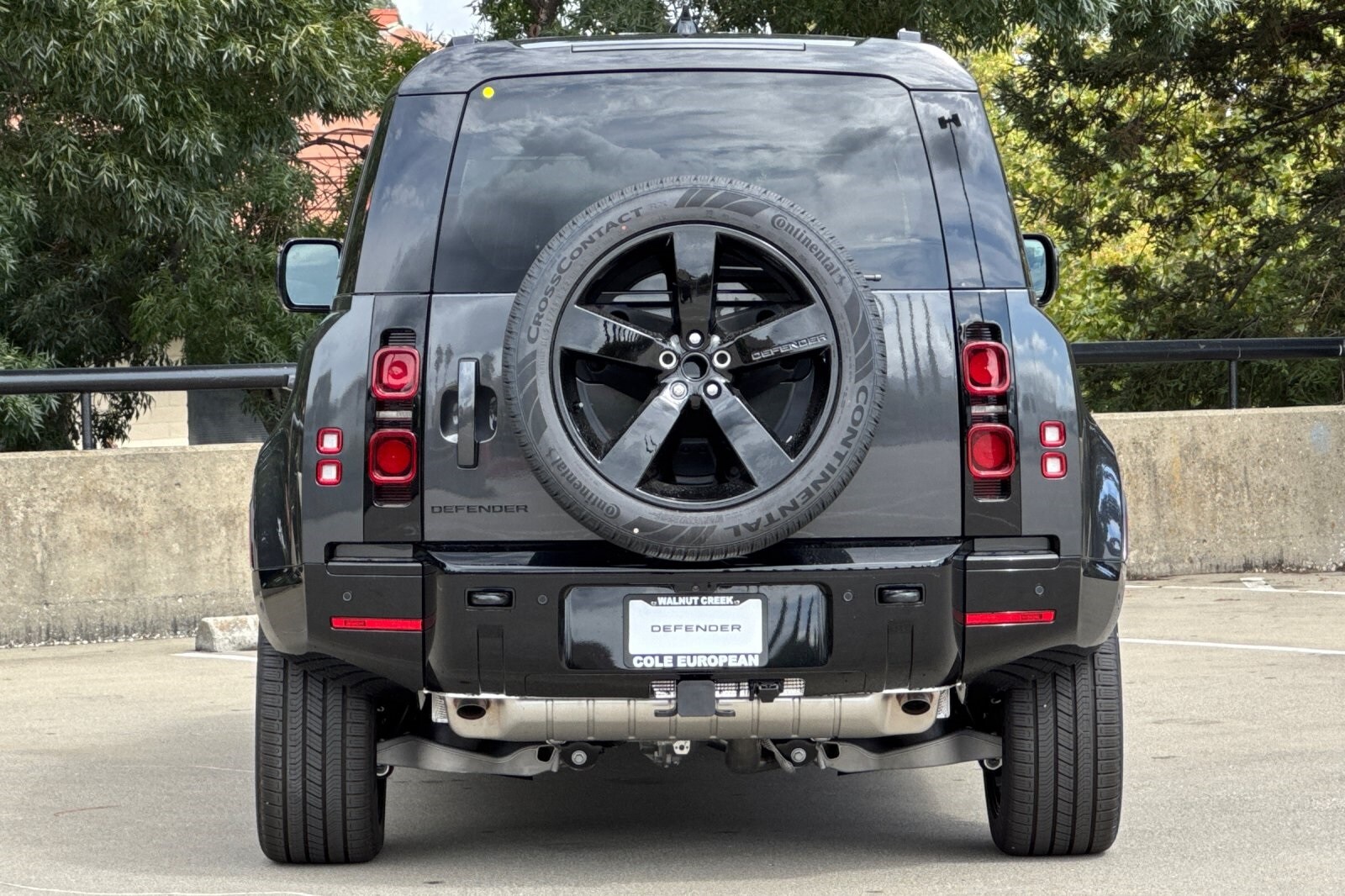 2025 Land Rover Defender 110 X-Dynamic SE photo 4