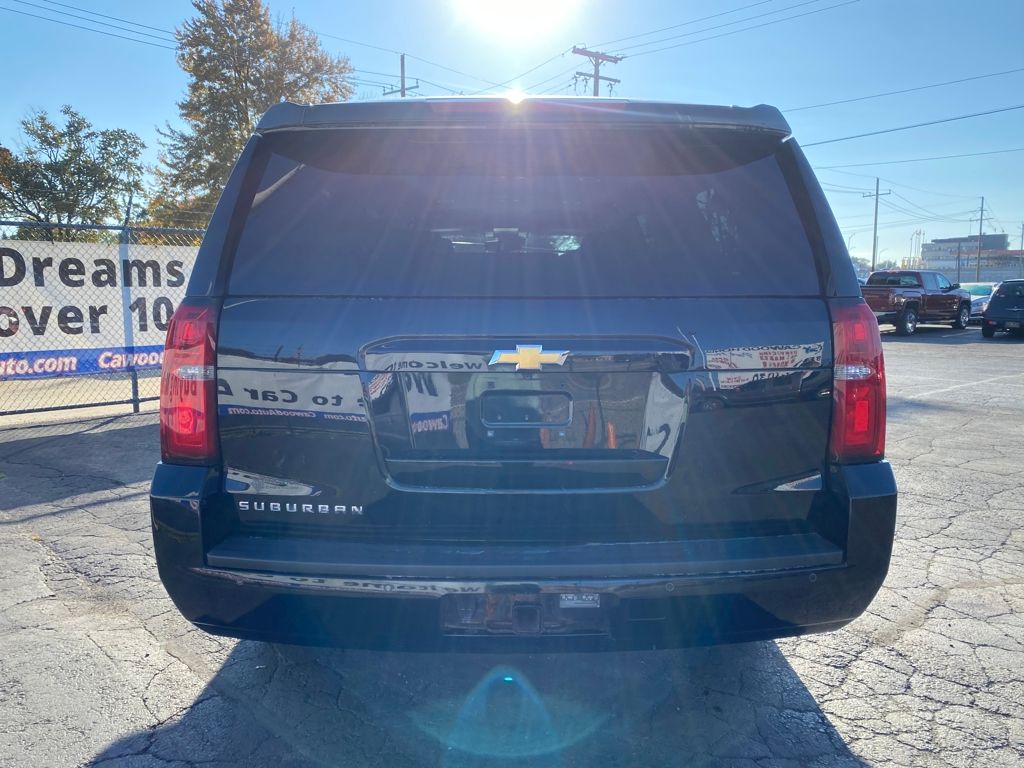 2016 Chevrolet Suburban LT photo 3