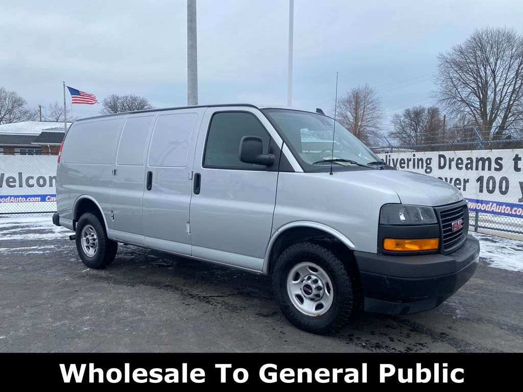 2021 GMC Savana LT's photo
