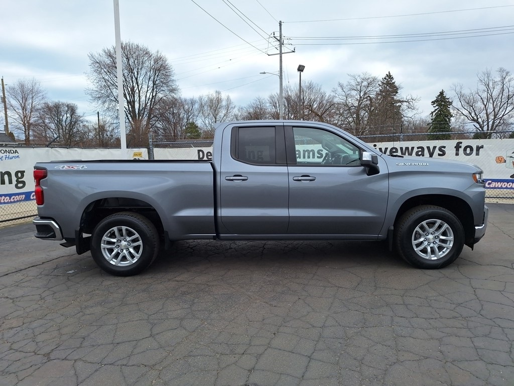 Used 2019 Chevrolet Silverado 1500 LT with VIN 1GCRYDED1KZ381679 for sale in Port Huron, MI