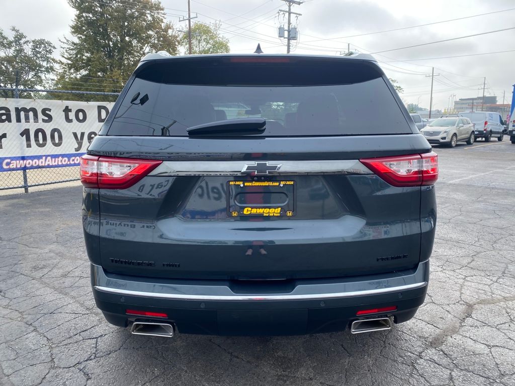 2021 Chevrolet Traverse Premier photo 2