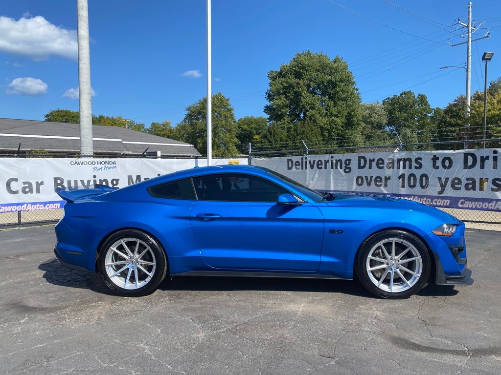2019 Ford Mustang GT Premium photo 2