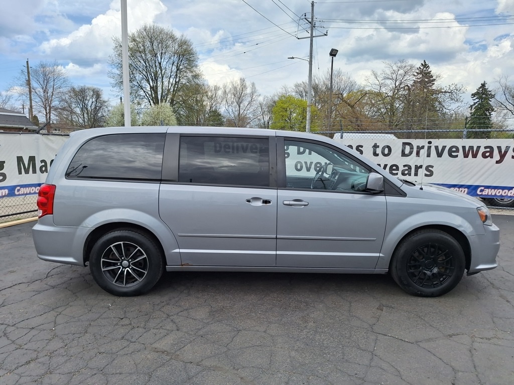 Used 2015 Dodge Grand Caravan SE Plus with VIN 2C4RDGBG4FR669272 for sale in Port Huron, MI