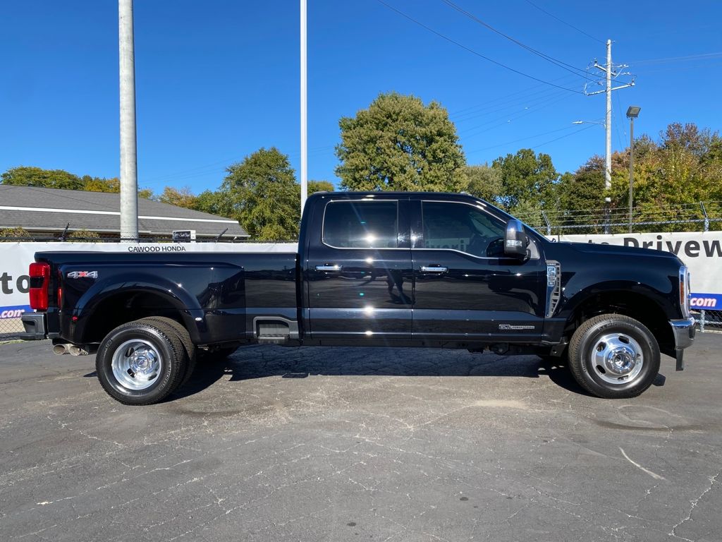 2024 Ford F-350 Lariat photo 2