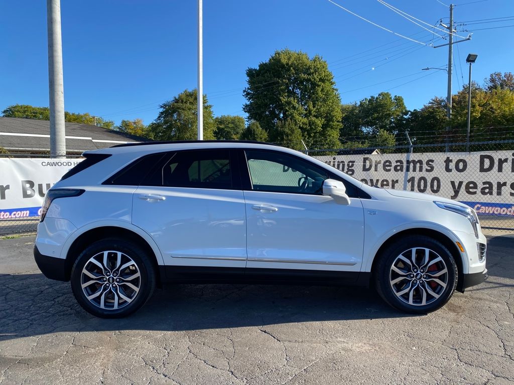 2022 Cadillac XT5 Platinum Sport photo 2