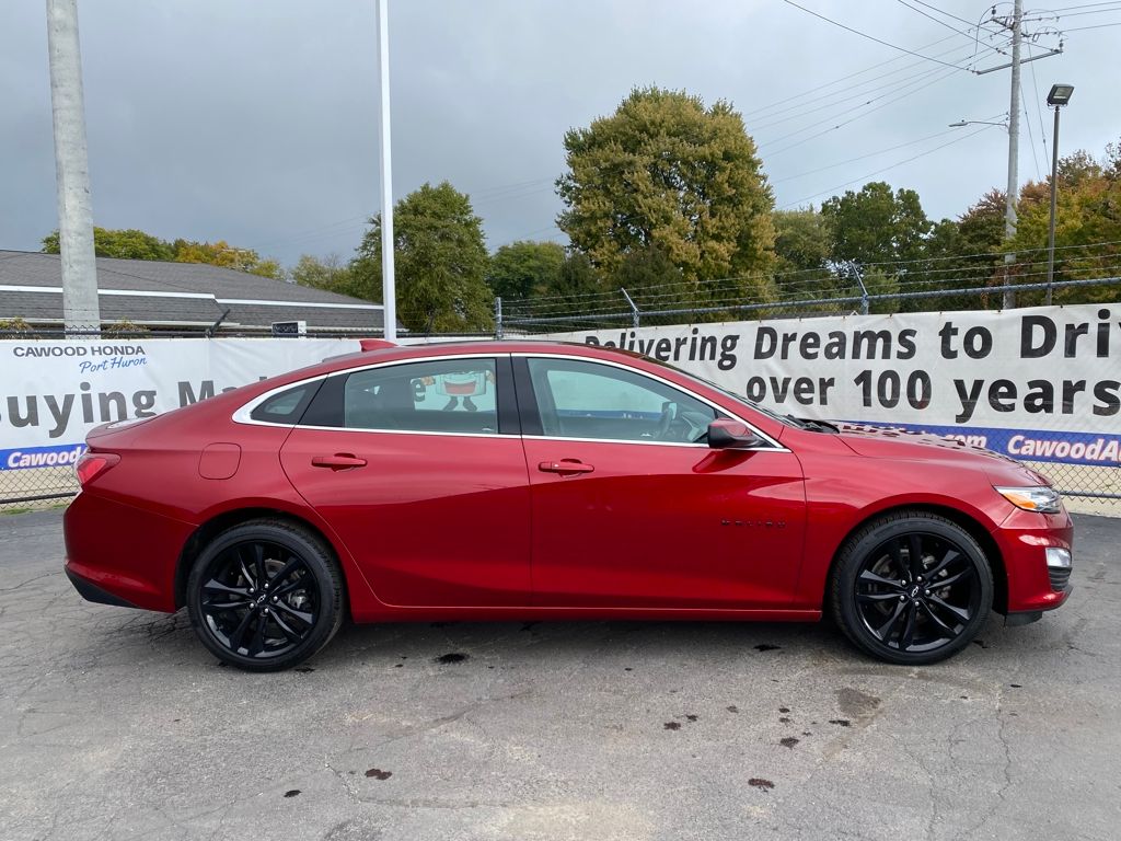 2023 Chevrolet Malibu Premier photo 2