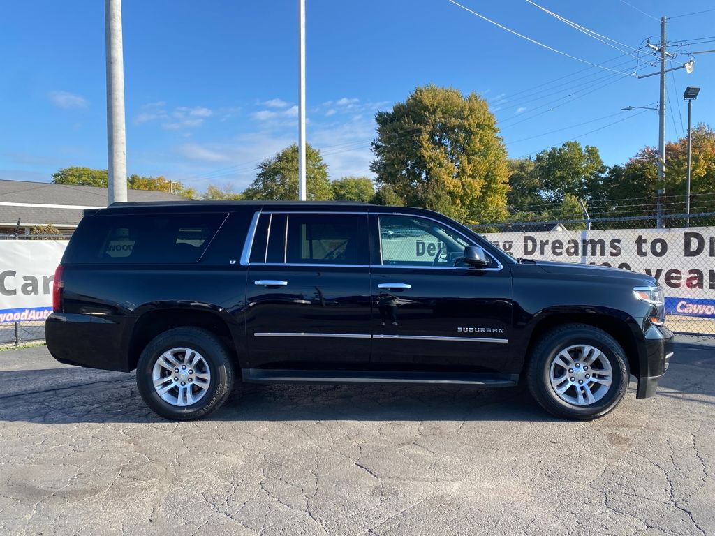 2016 Chevrolet Suburban LT photo 2