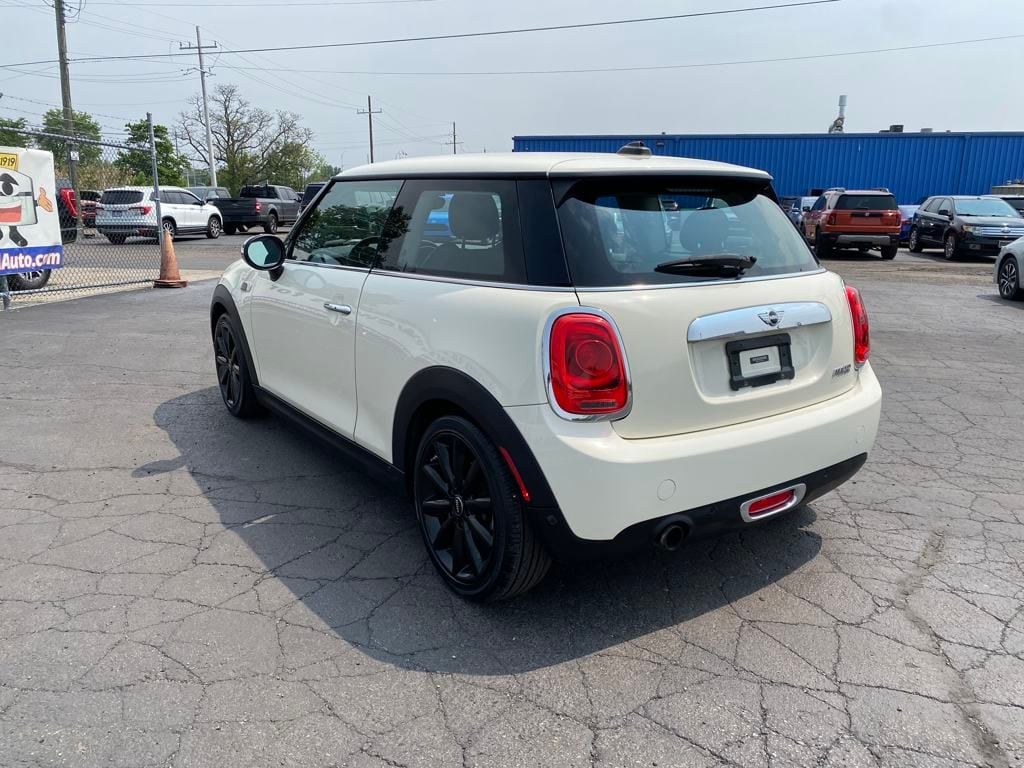 Used 2015 MINI Cooper Base with VIN WMWXM5C54F3A57381 for sale in Port Huron, MI