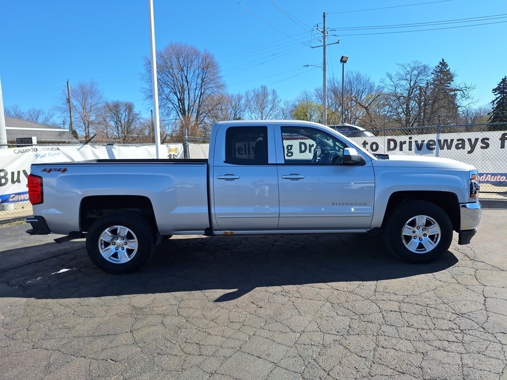 Used 2018 Chevrolet Silverado 1500 LT with VIN 1GCVKREH2JZ367644 for sale in Port Huron, MI