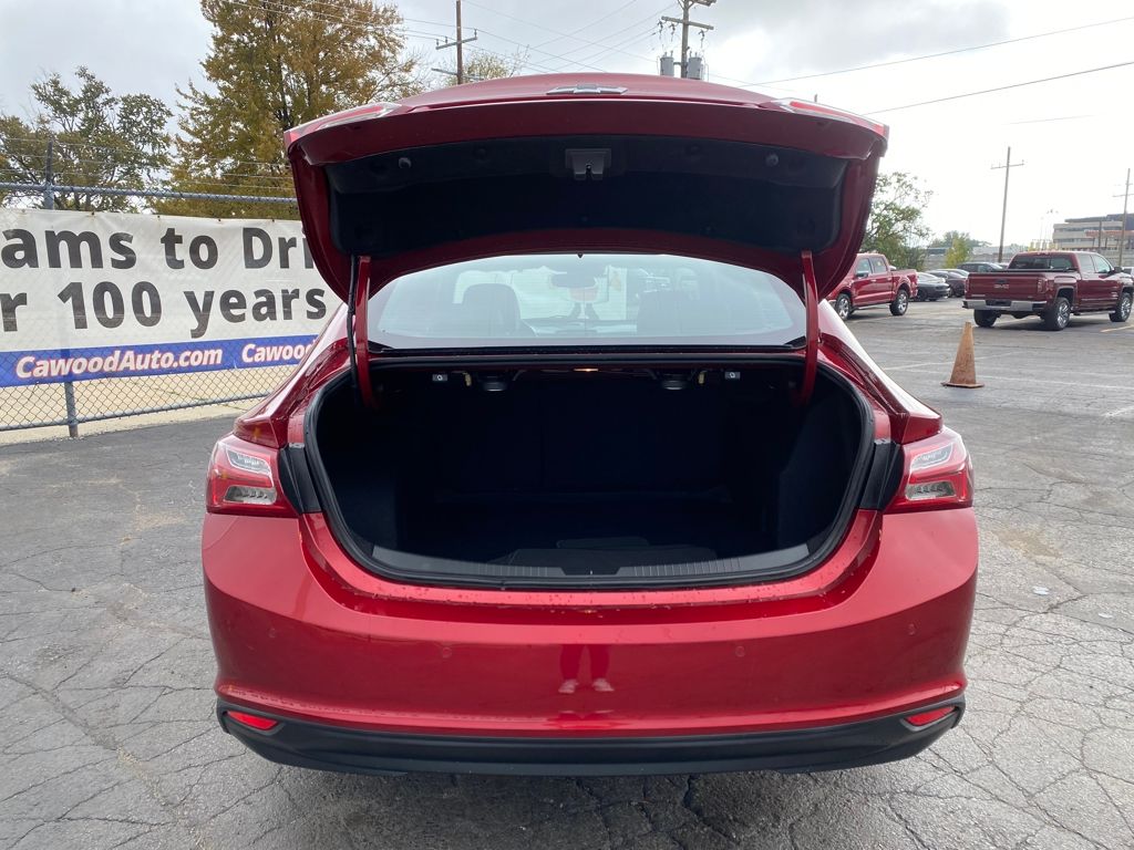 2023 Chevrolet Malibu Premier photo 4