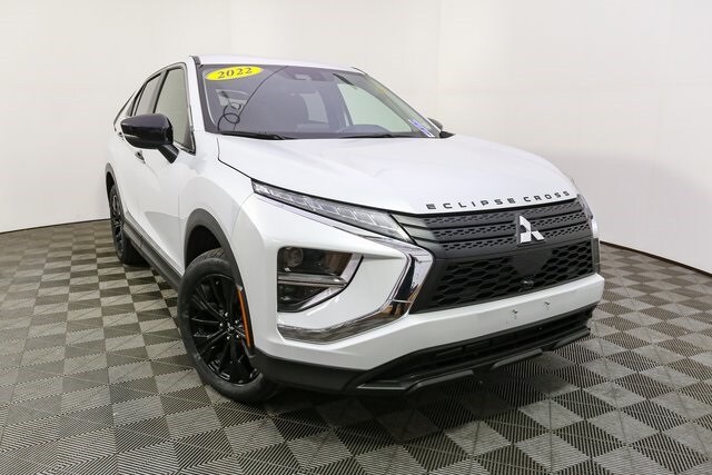 2022 Mitsubishi Eclipse Cross LE photo 2