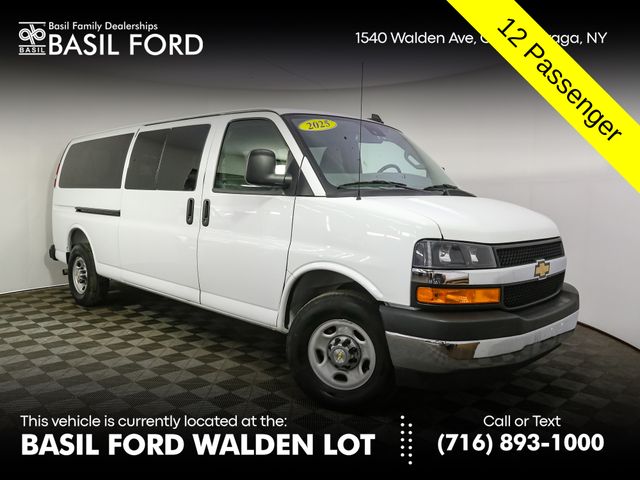 2025 Chevrolet Express 3500 LT Extended's photo