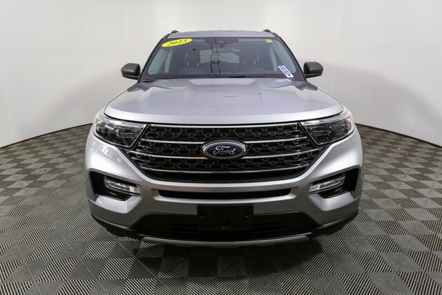 2023 Ford Explorer XLT photo 3