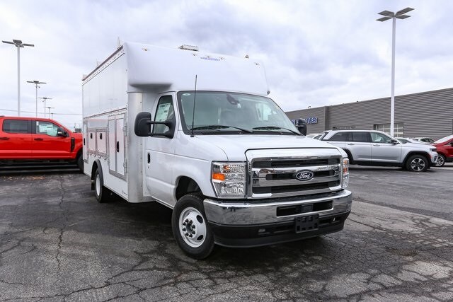 2026 Ford E-450 photo 2