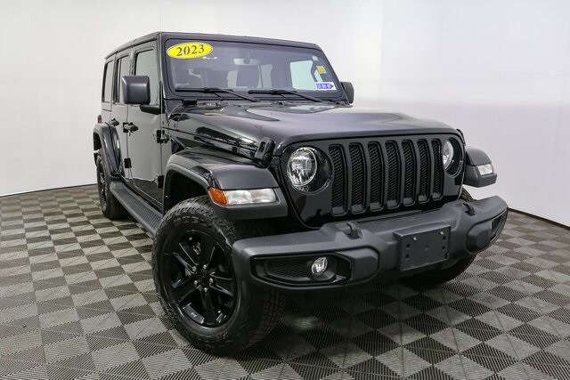 2023 Jeep Wrangler Sahara Altitude photo 2