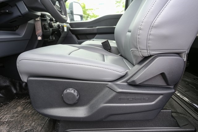 2025 Ford F-350 Super Duty Chassis Cab XL - Photo 33