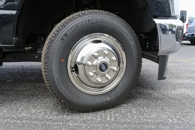 2025 Ford F-350 Super Duty Chassis Cab XL - Photo 13