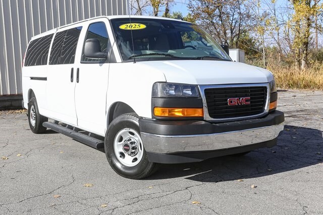2025 Gmc Savana 3500 LT photo 2