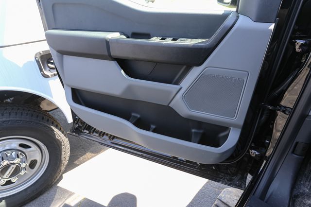 2026 Ford F-350 Super Duty Chassis Cab XL - Photo 32