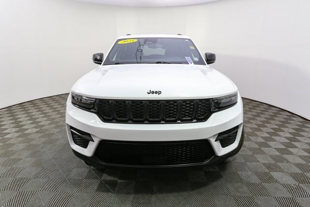 2023 Jeep Grand Cherokee Altitude photo 2